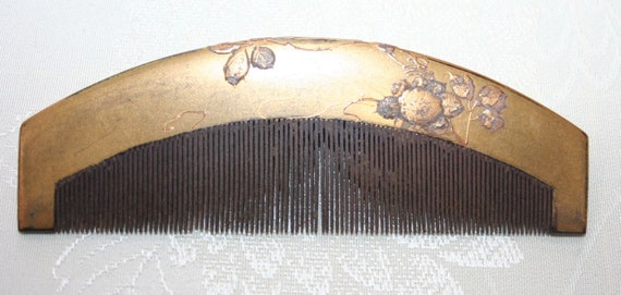 Japanese Kanzashi Hair Comb with Gold Lacquer - image 2