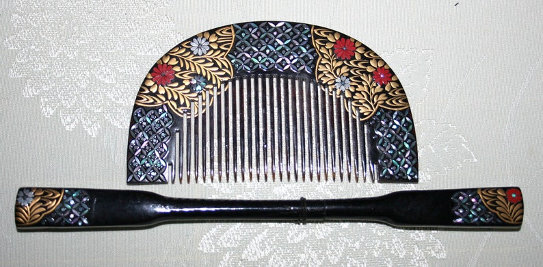 Boxed Vintage Japanese Kanzashi Kogai and Kushi Set