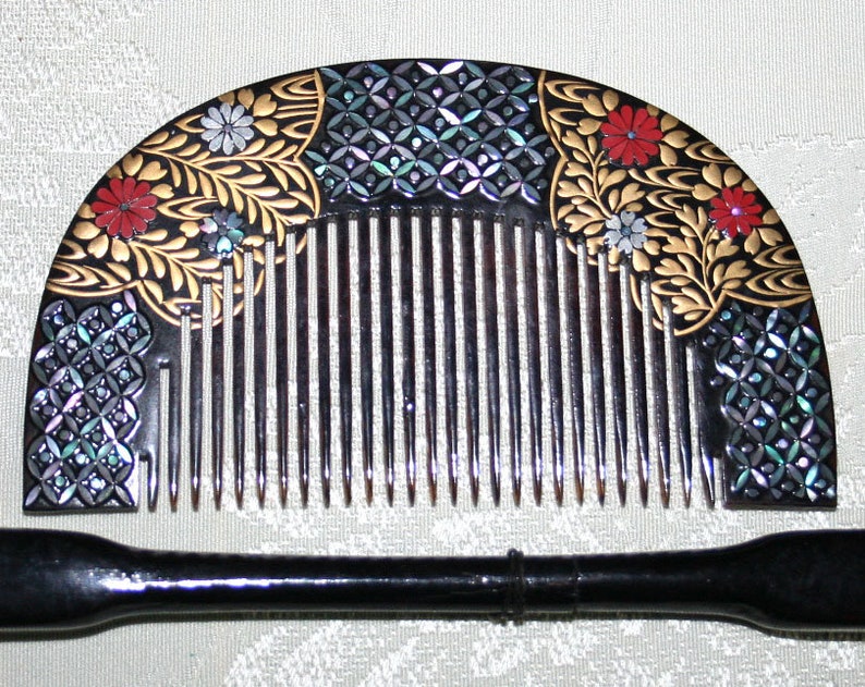 Boxed Vintage Japanese Kanzashi Kogai and Kushi Set