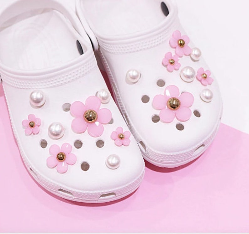 Daisy&Pearls 14pcs shoes charm / Luxury charm for crocs / Gift for mom / Christmas gift/ Flower crocs Accessories image 2