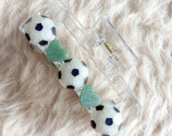Soccer claw clip