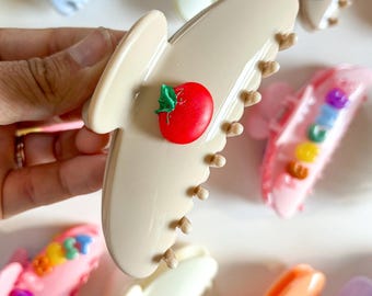 Singular tomato claw clip