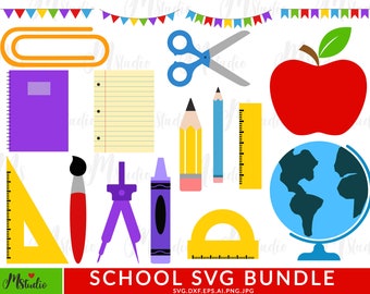 Puede incluir: Un conjunto de archivos SVG de temática escolar, que incluye una manzana roja, un globo terráqueo, un lápiz, una regla, un compás, un crayón, un pincel, un cuaderno, una hoja de papel, unas tijeras y un clip. El texto "SCHOOL SVG BUNDLE" está en la parte inferior de la imagen.