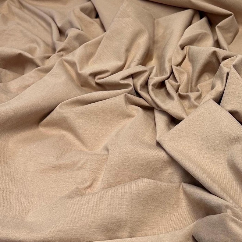 Tecido de malha jersey de algodão e elastano ultra macio com elasticidade em 4 direções, vendido por metro, 200 g/m², para body modelador. Cor natural. Nude