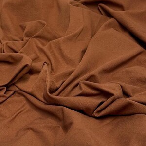 Tecido de malha jersey de algodão e elastano ultra macio com elasticidade em 4 direções, vendido por metro, 200 g/m², para body modelador. Cor natural. Camel
