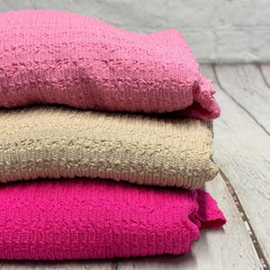 ¡NUEVOS COLORES! Tejido de punto jacquard crepé texturizado de spandex cortado a medida. Tejido de punto burbuja texturizado de spandex.