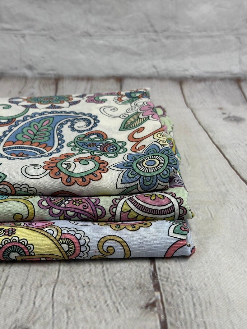 2.75m Vintage Floral Polycotton Dress Fabric – 44" Wide – Mtex M353