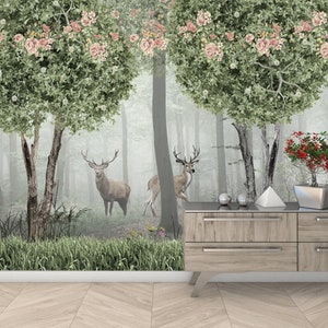 Murale della foresta magica, carta da parati in vinile degli alberi di rose, rivestimento murale dei cervi nel giardino, arte dei cervi, muro di accento in fiore, grande stampa floreale