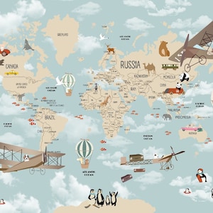 Puede incluir: Un mapa del mundo azul claro con nubes, globos aerost&aacute;ticos, aviones y animales. El mapa incluye continentes, oc&eacute;anos y pa&iacute;ses. Los globos aerost&aacute;ticos son verdes y blancos con una cesta. Los aviones son marrones con detalles blancos. Los animales incluyen ping&uuml;inos, osos, ciervos y pandas.