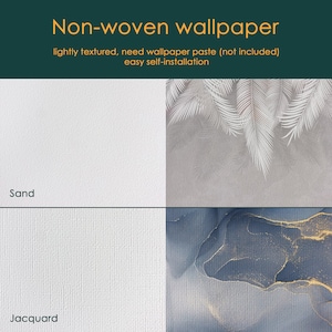 Op de afbeelding: Twee voorbeelden van niet-geweven behang. De bovenste is effen wit met een subtiele textuur. De onderste heeft een witte achtergrond met een subtiele geweven textuur. De tekst "Sand" staat onder de bovenste en de tekst "Jacquard" staat onder de onderste.