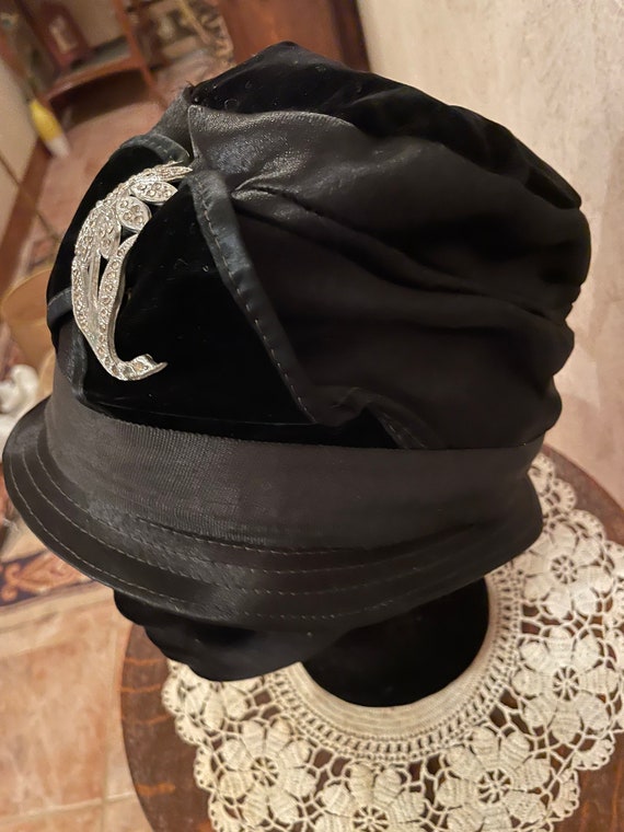 1920's Ladies Cloche Hat - image 3
