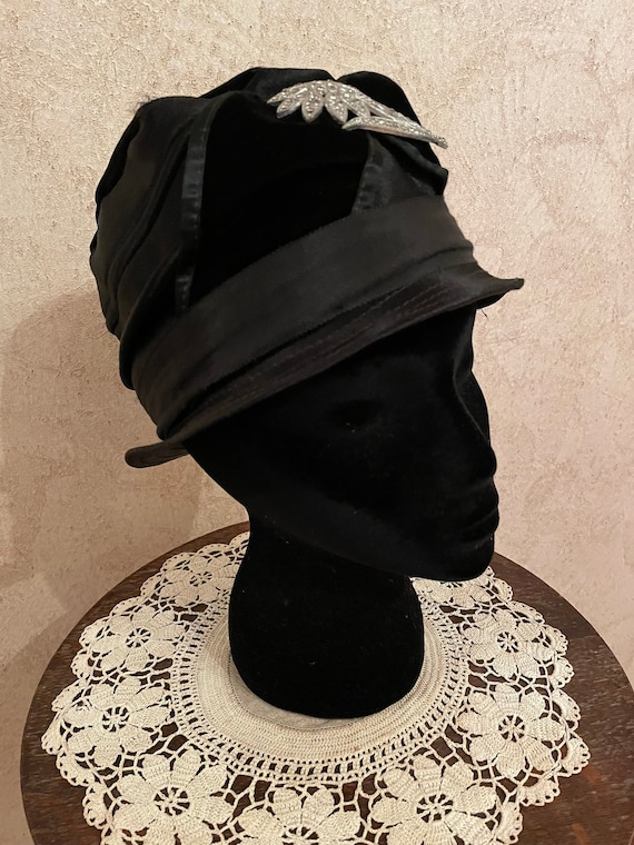 1920's Ladies Cloche Hat - image 1