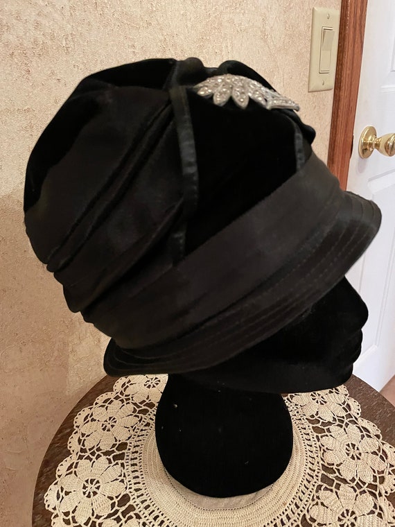 1920's Ladies Cloche Hat - image 4