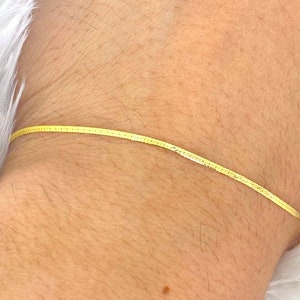 Massives 10K Gold Zierliches Minimilist Armband, Zierliches Flüssige Herringbone Gold Armband, MADE IN ITALY 10Kt Gold Armband, Frauen Armband