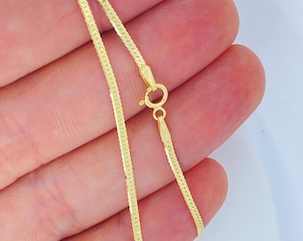 Collar de oro macizo de 14 quilates con cadena de espiga de 1,25 mm y 1,5 mm, disponible en 14, 16 y 18 pulgadas. Esta tendencia en oro de 14 quilates.