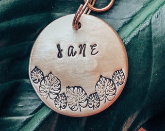 Folhas de plantas Monstera: etiqueta de metal estampada à mão para cães, etiqueta de identificação de animal de estimação, etiqueta de gato, etiqueta de animal de estimação, etiqueta de metal, etiqueta de cão para cães, etiqueta de identificação