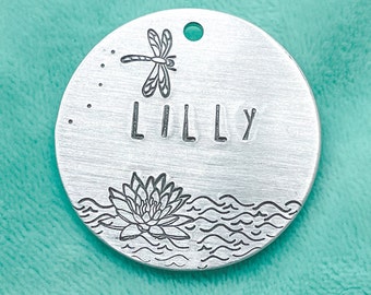 Lilly Dog Tag, Dog Tags de flores, Dog Tags, Pet ID Tags, Custom Dog Tags, Pet ID Tags, Dog Tag para cães, Para cães, Cat Tags, Floral Dog Tags