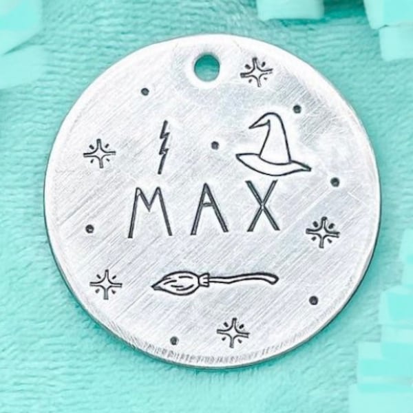 Etiqueta de perro bruja, Etiquetas de perro de Halloween, Etiquetas de perro, Etiquetas de identificación de mascota, Etiqueta de perro mago, Magos, Magia, Etiquetas de perro de otoño, Etiquetas de nombre de perro, Identificación de mascota, Etiquetas personalizadas