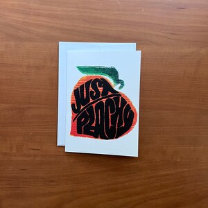 Pêches | Carte de voeux vierge à imprimé pêche avec enveloppe incluse | Art, Anniversaire, Noël, Designs, Vacances, Enfants, Cartes amusantes