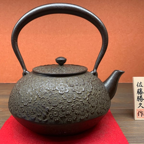 Cherry blossom kettle, "Nanbu Tekki" "SAKURA" (1.5L, 1.2L) / Handmade by Katsuhisa Sato(Master craftsman) / iron kettle / New