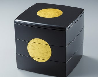 Japanese lunch box / Sun Moon crest - / Use of gold leaf / Handmade by craftsmen / Made in Japan / 3tier