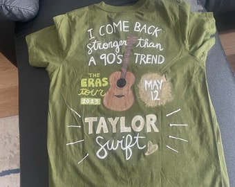 Camiseta ERA's TOUR personalizada - pintada a mano