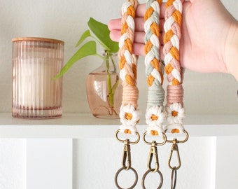 Flower Macrame Wristlet | Macrame Lanyard | macrame keychain