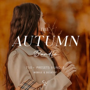 Peut inclure: Une publicité pour un produit numérique intitulée THE AUTUMN Bundle 750+ PRESETS BUNDLE MOBILE & DESKTOP montrant une personne en manteau beige tenant des herbes séchées sur un fond orange flou. Le texte blanc est centré sur l'image.