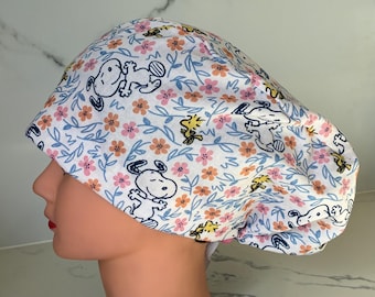 Cuffia da chirurgo floreale primaverile Snoopy