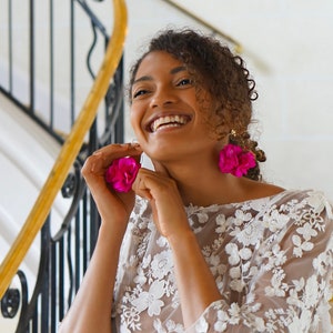 Maxi creole earring in stabilized natural hydrangea - 50mm!