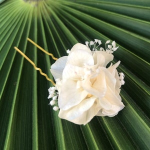 bun stick made of preserved natural flowers