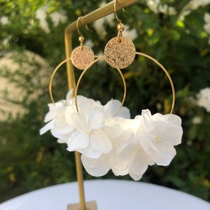 Créole en fleurs d'hortensias naturelles stabilisées. Vraie fleurs, bijoux uniques