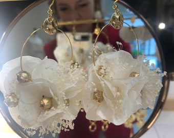 Two-tone white and gold earring made from freshly preserved hydrangeas