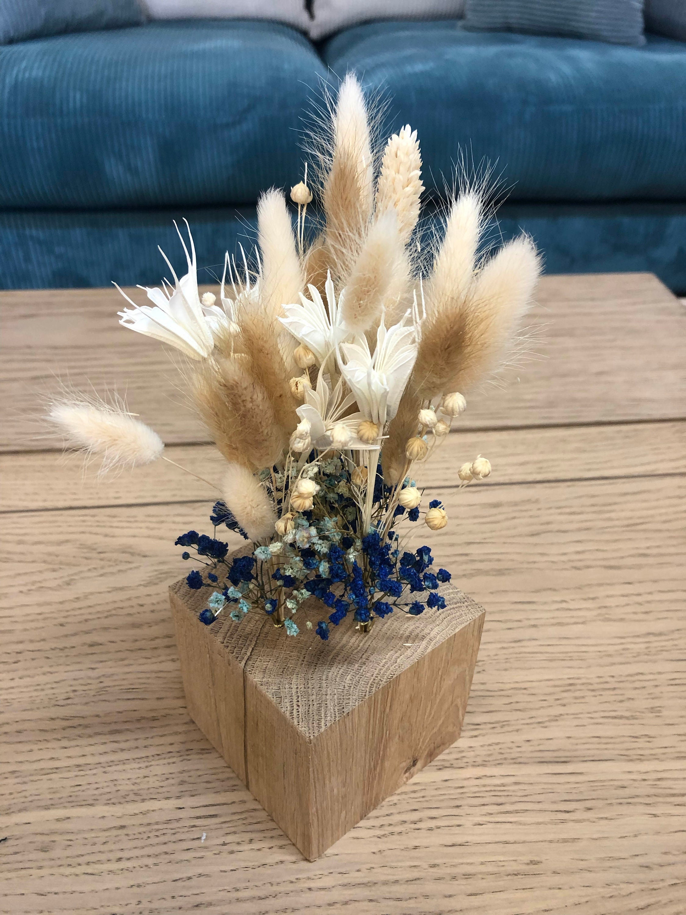 Vase Carre de Bois Massif et Ses Fleurs Fraîche Stabilisées