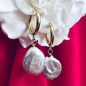 round hoop earrings and their Keshi pearls