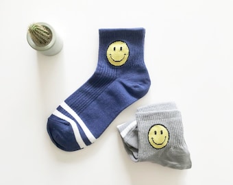 Calcetines amarillos de cara sonriente, calcetines lindos casuales, regalo para ella, calcetines divertidos, calcetines para mujeres, calcetines cara sonriente, calcetines redondos, calcetines de tobillo