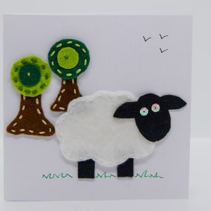 Tarjeta de felicitación de ovejas de fieltro con árboles / Oveja perdida / Love Ewe Lots / Ewe Are Amazing / Thank Ewe / Just Because / A Note To Say / Congrat-ewe-lations