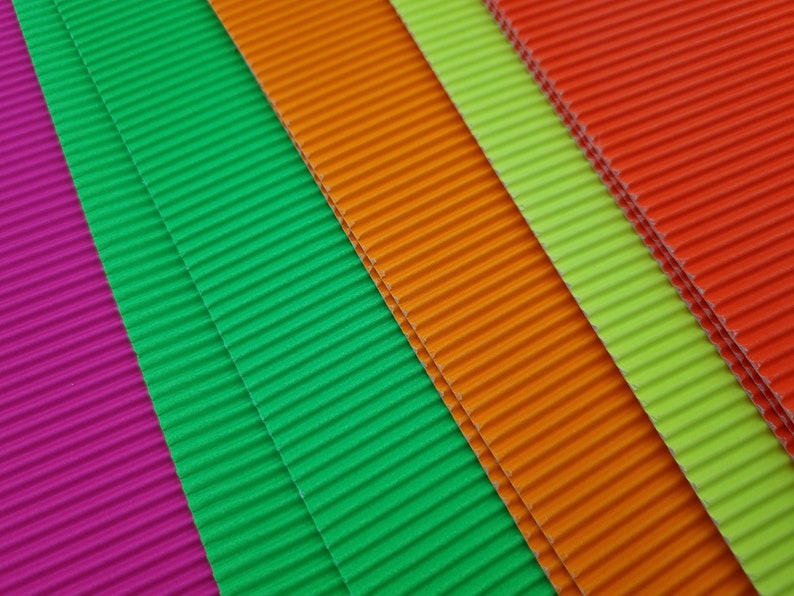 Cartoncino ondulato a coste neon 10 fogli 30 cm x 21 cm Scrapbook Quilling Gioielli Carta Perline Papercraft immagine 1