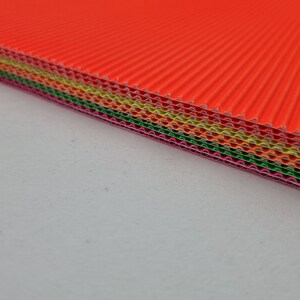 Cartoncino ondulato a coste neon 10 fogli 30 cm x 21 cm Scrapbook Quilling Gioielli Carta Perline Papercraft immagine 3