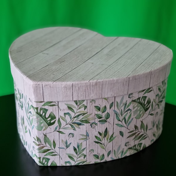 Decorative Box Heart Shape with Leaves Patterns