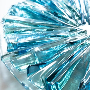 Art mural océan rond - Panneau côtier moderne en verre fusionné | Décoration murale en verre ondulé | Décoration d&#39;intérieur inspirée de la mer Circle