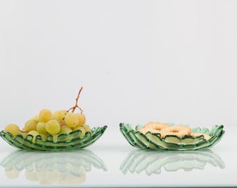 Handmade fused glass plates Set of 2 unique green art bowls for elegant home decor Functional art pieces Modern unique fused glass pieces