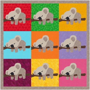 K&ouml;nnte beinhalten: Neun bunte Quadrate mit jeweils einem schlafenden Koalab&auml;ren. Die Koalab&auml;ren sind alle in der gleichen Pose, mit ausgestreckten Armen und Beinen. Die Quadrate sind in einem 3x3-Raster angeordnet, wobei jedes Quadrat eine andere Farbe und ein anderes Muster hat.