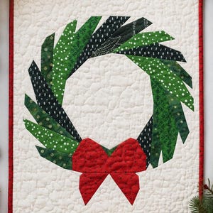 Christmas Wreath, Foundation Paper Piecing Pattern (FPP), Quilt Block, PDF Pattern, 4 sizes