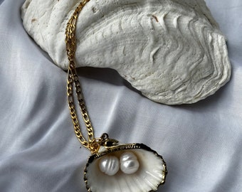 Shell necklace with pearls