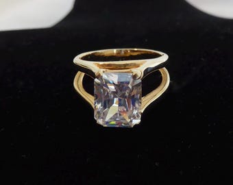 Anillo vintage Swarovski de cristal talla princesa y oro, talla 6, anillo llamativo con engaste dividido.
