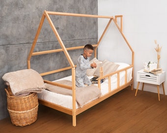 Montessori Bett mit Beine, Kleinkindbett, Innenspielplatz, Kletterbett, Einzelbett, Massivholzbett, Einzigartiges Hausbett, Babybettrahmen, Vollbett