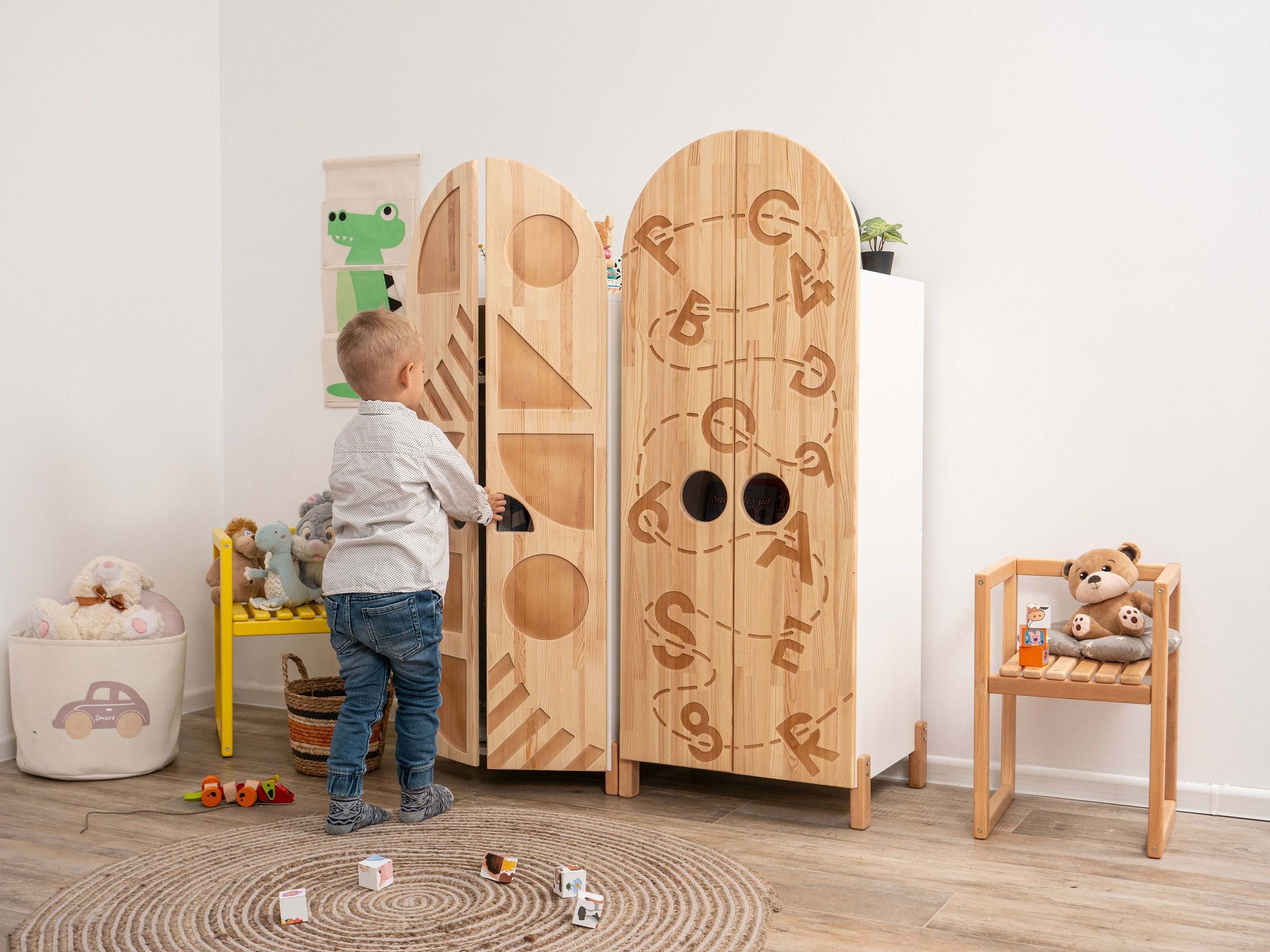 Montessori Kindergarderobe von Busywood, Kleiderschränke für Kinder,  Holzschrank für Kleinkinder, einzigartiges Bücherregal, Schrankorganisator,  Babyspielzeug Aufbewahrung