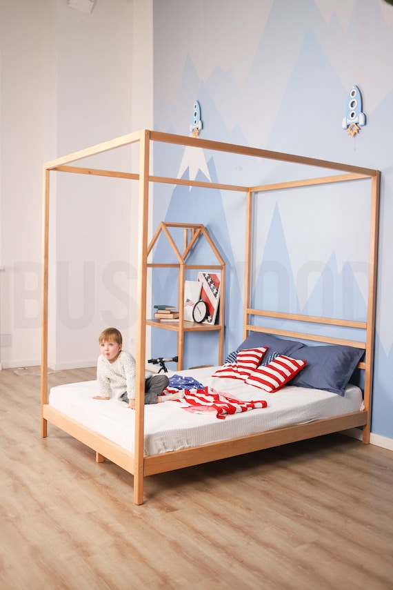 Cama con dosel Montessori, cama cuadrada de Busywood, cama de madera king  size, marco de cama, cama con patas, cama de perfil bajo, muebles hechos a  mano -  España
