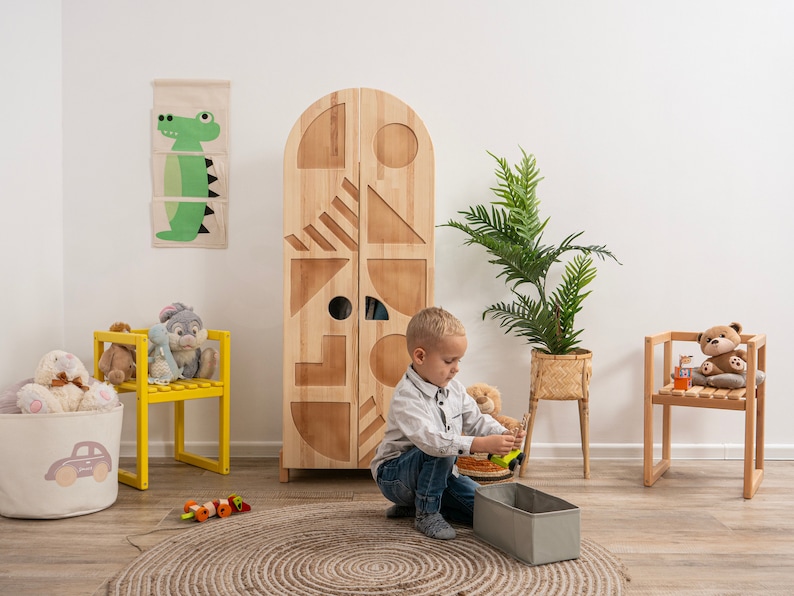 wooden bookshelf
kindergarderobe
closet organizer
toys storage
toddler wardrobe
kleiderschrank
möbel
gift for baby
storage
montessori bookshelf
kids furniture
nursery bookshelf